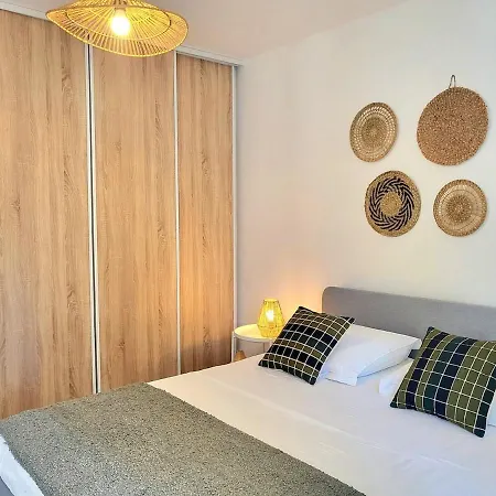 T2 Renove Jardin Et Parking *